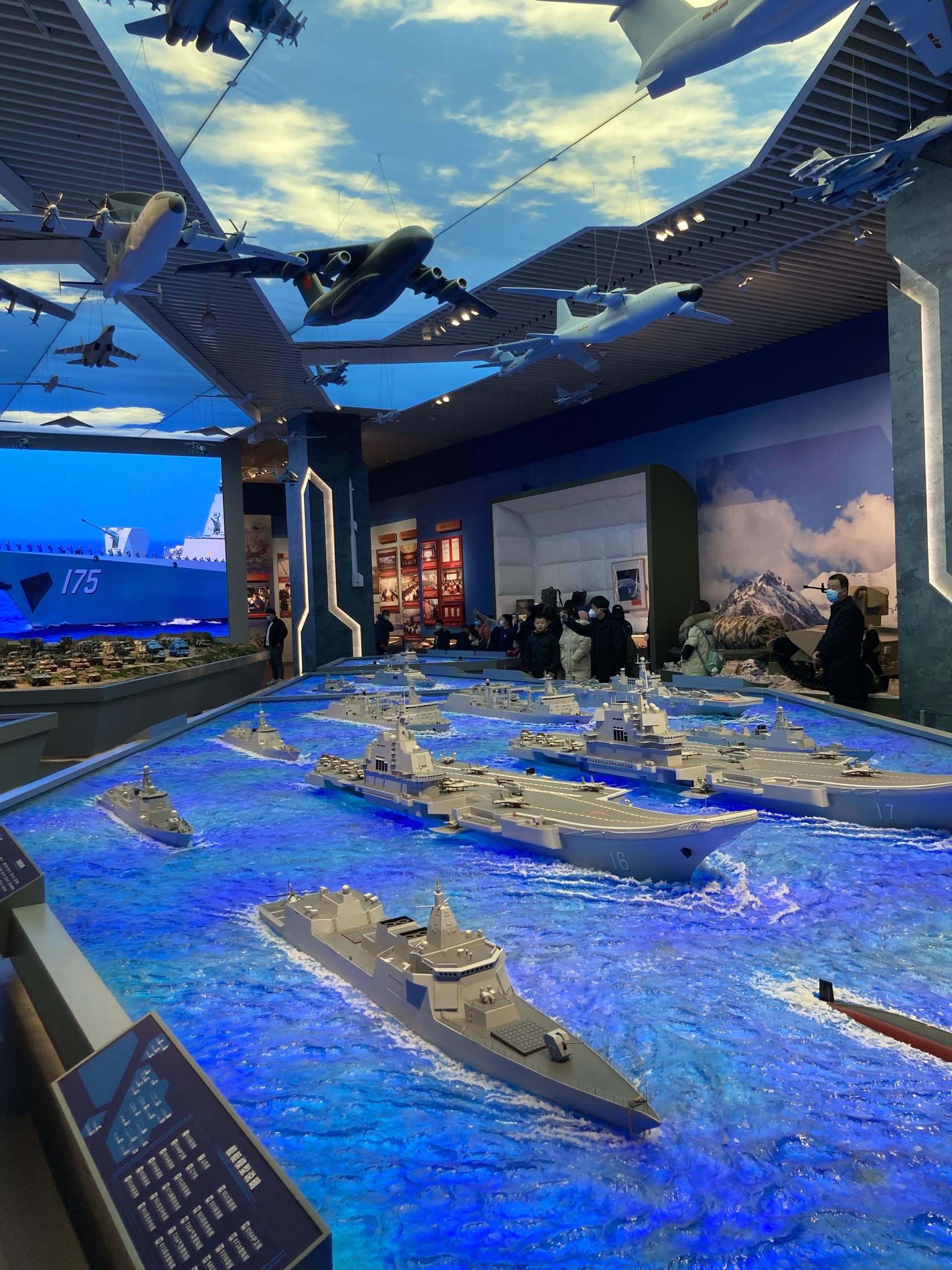 大型船體復(fù)材加工